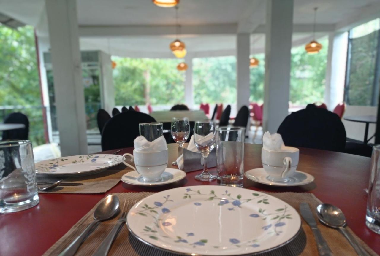White House Riverside Retreat ナラタニヤ エクステリア 写真
